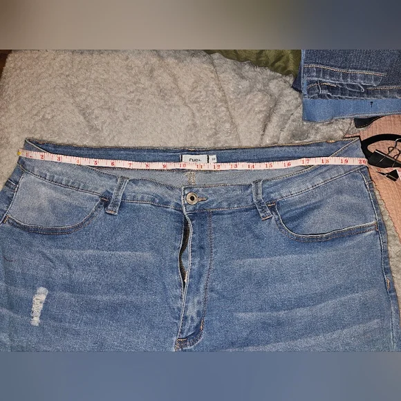 Stylish Distressed Blue Jeans - Picture 5 of 5